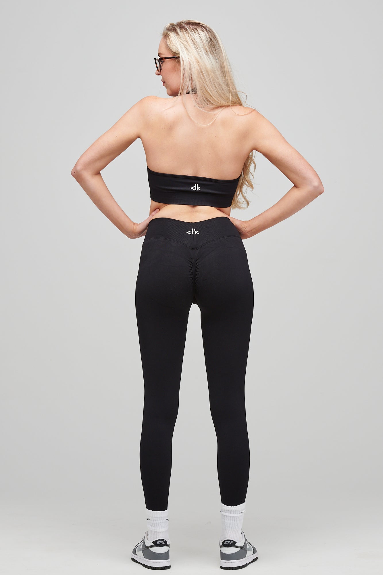 SNATCHED SEAMLESS SPORTS BRA- BLACK